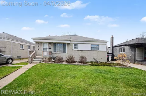 25625 Barbara St, Roseville, MI 48066