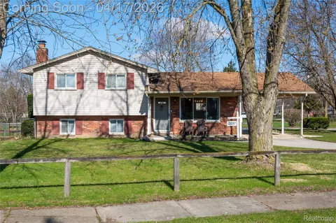 13257 Strong Blvd, South Rockwood, MI 48179