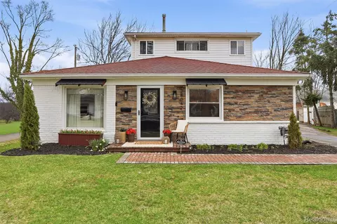 28042 Brentwood St, Southfield, MI 48076