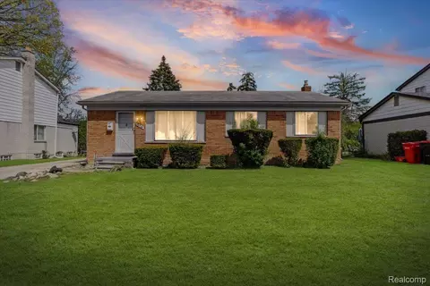 29740 Brentwood St, Southfield, MI 48076
