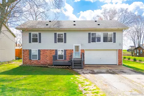 7522 Sovey Dr, Estral Beach, MI 48166