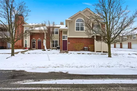 15308 Yale Dr, Clinton Township, MI 48038