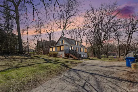 3416 Eastwood Dr, Rochester Hills, MI 48309