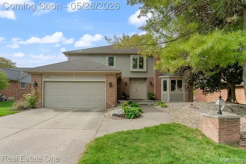 1323 Bembridge Dr, Rochester Hills, MI 48307