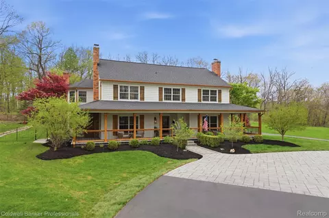 5490 Great Fosters Dr, Oakland, MI 48306