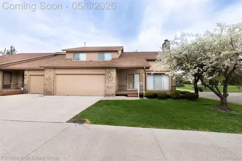 37468 N Laurel Park Dr, Livonia, MI 48152