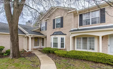 2669 Williamsburg Cir, Auburn Hills, MI 48326