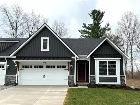 315 Canyon Creek Ct #27, Marion, MI 48843