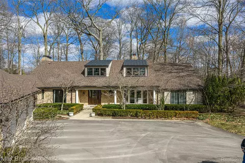 5275 Brookdale Rd, Bloomfield Hills, MI 48304