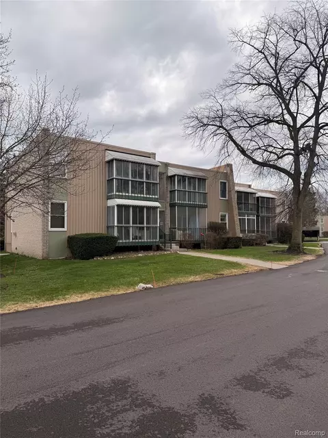 33023 Fargo St, Livonia, MI 48152