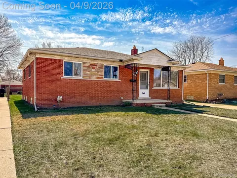 20848 Walton St, Saint Clair Shores, MI 48081