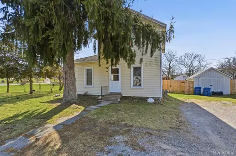532 E Broad St, Linden, MI 48451