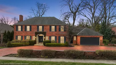 25 Warner Rd, Grosse Pointe Farms, MI 48236