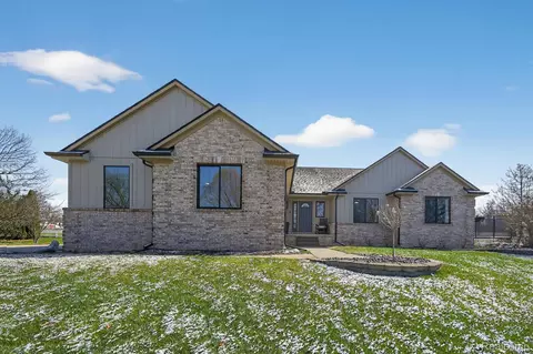 16529 W Horseshoe Trl, Fenton, MI 48451