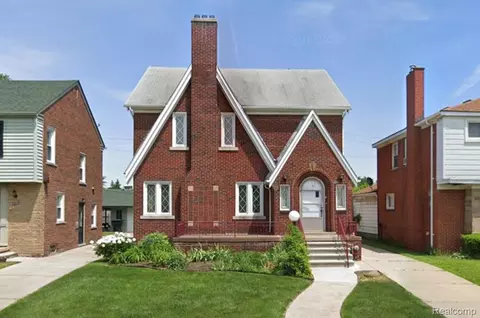 8268 Sorrento St, Detroit, MI 48228
