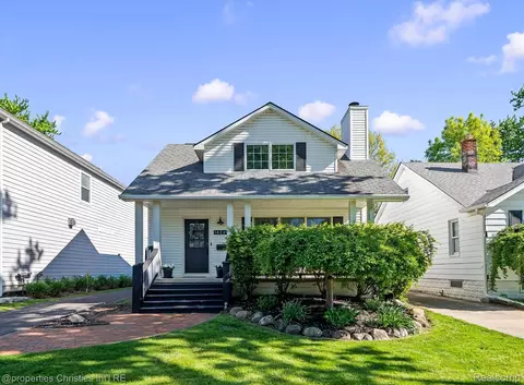 16268 Kirkshire Ave, Beverly Hills, MI 48025