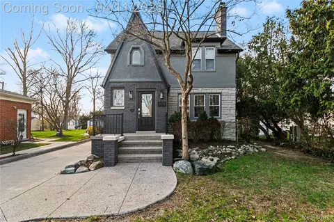 3175 Parker Dr, Royal Oak, MI 48073