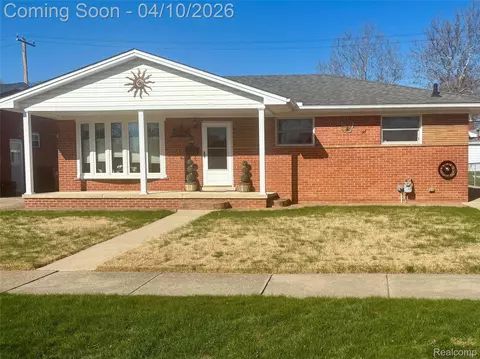 1772 Lakeview St, Trenton, MI 48183