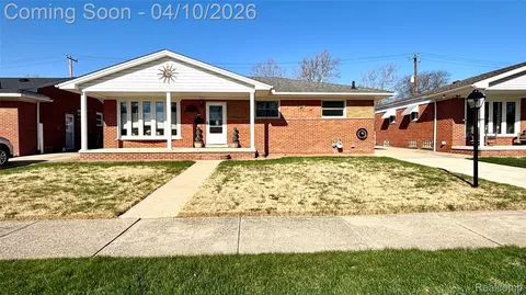 1772 Lakeview St, Trenton, MI 48183