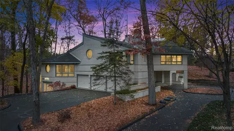 1178 Copperwood Dr, Bloomfield Hills, MI 48302