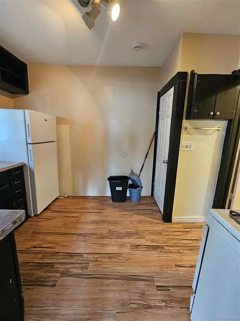 Kitchen - 8033 Jackson Ave, Warren, MI 48089 photo 4 of 4