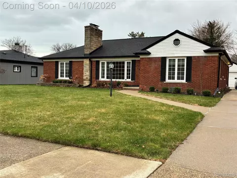 65 Hampton Rd, Village Of Grosse Pointe Shores, MI 48236