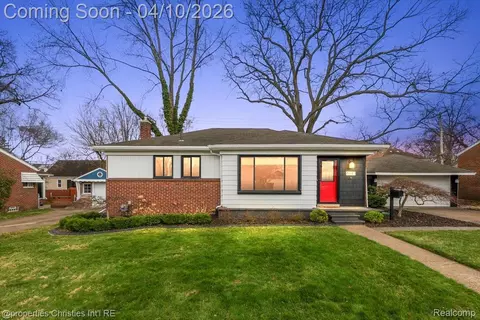 8441 Northfield Blvd, Oak Park, MI 48237