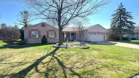 20130 Southampton Dr, Livonia, MI 48152