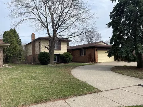 36838 E Russell Ct E, Sterling Heights, MI 48312
