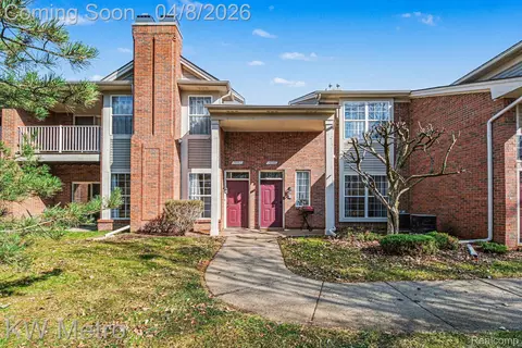 15392 Yale Dr #195, Clinton Township, MI 48038