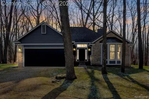 10557 Skeman Rd, Brighton, MI 48114