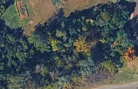 4468 Quick Rd, Holly, MI 48442