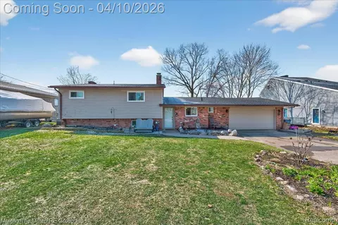 2965 Barkman Dr, Waterford, MI 48329