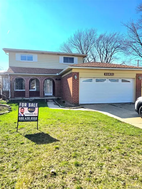 31821 Beechwood Dr, Warren, MI 48088