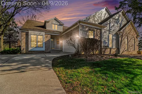 39700 Muirfield Ln, Northville, MI 48168