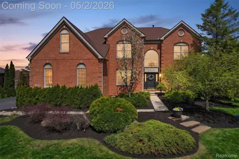 3060 Exeter Dr, Milford, MI 48380