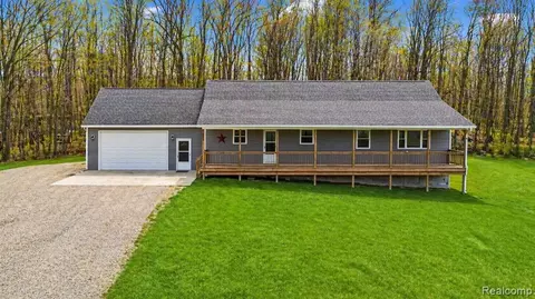 2800 Meadowdale Rd, Lapeer, MI 48455