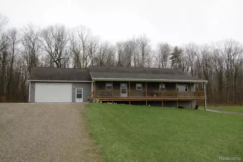 2800 Meadowdale Rd, Lapeer, MI 48455