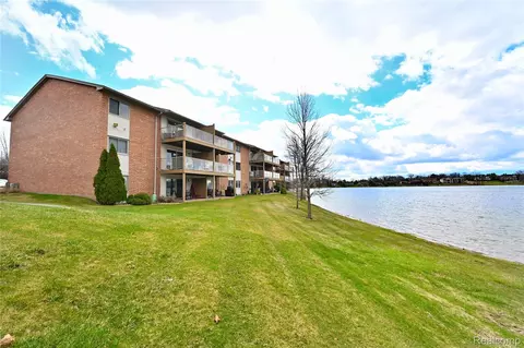 1966 Klingensmith Rd #18C, Bloomfield Hills, MI 48302