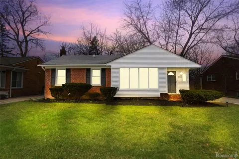 23509 Parklawn St, Oak Park, MI 48237