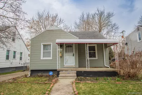 19644 Kenosha St, Harper Woods, MI 48225