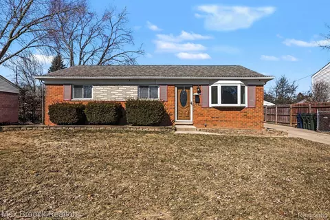 8451 Doncaster Dr, Sterling Heights, MI 48312