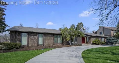 4033 E Hanover Ct, West Bloomfield, MI 48323