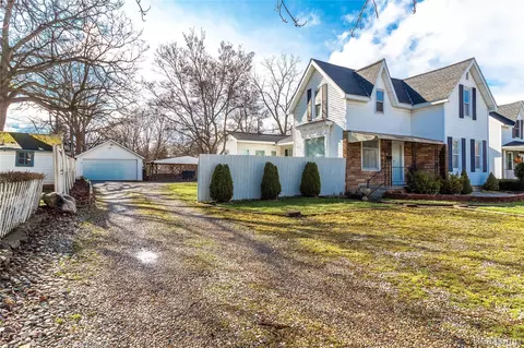 825 N Main St, Lapeer, MI 48446