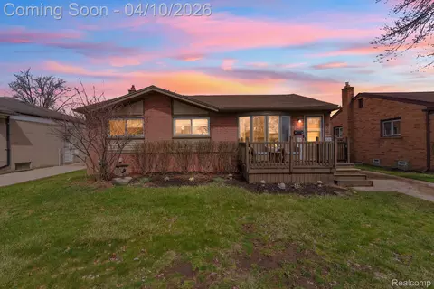 32700 Grandview Ave, Westland, MI 48186