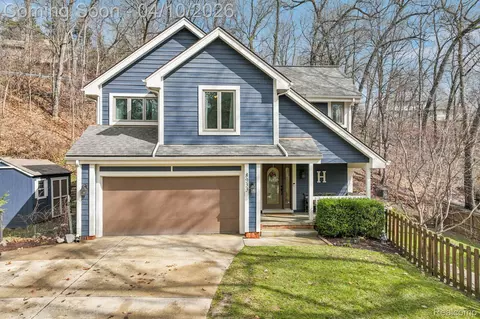 8933 Minne Wanna Rd, Independence, MI 48348