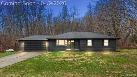 5840 Spring Valley Ln, Dryden, MI 48428
