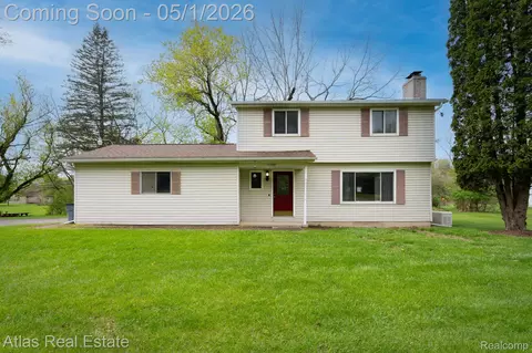11198 Horton Rd, Groveland, MI 48442
