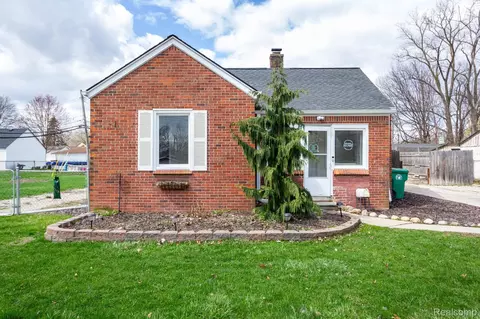 1147 Harrison Ave, Garden City, MI 48135