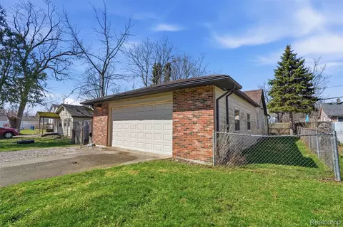 114 Waterly Ave, Waterford, MI 48328